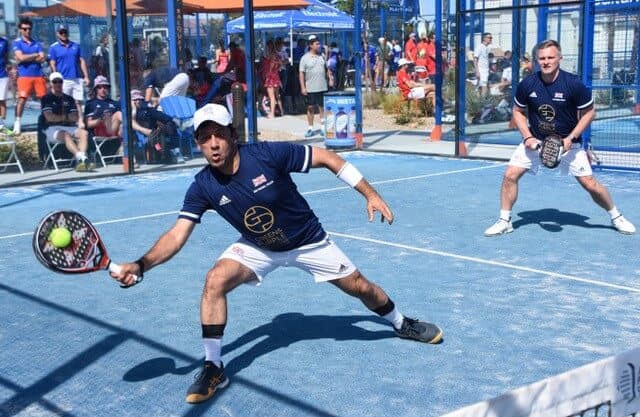 Joueurs pendant un tournoi de padel